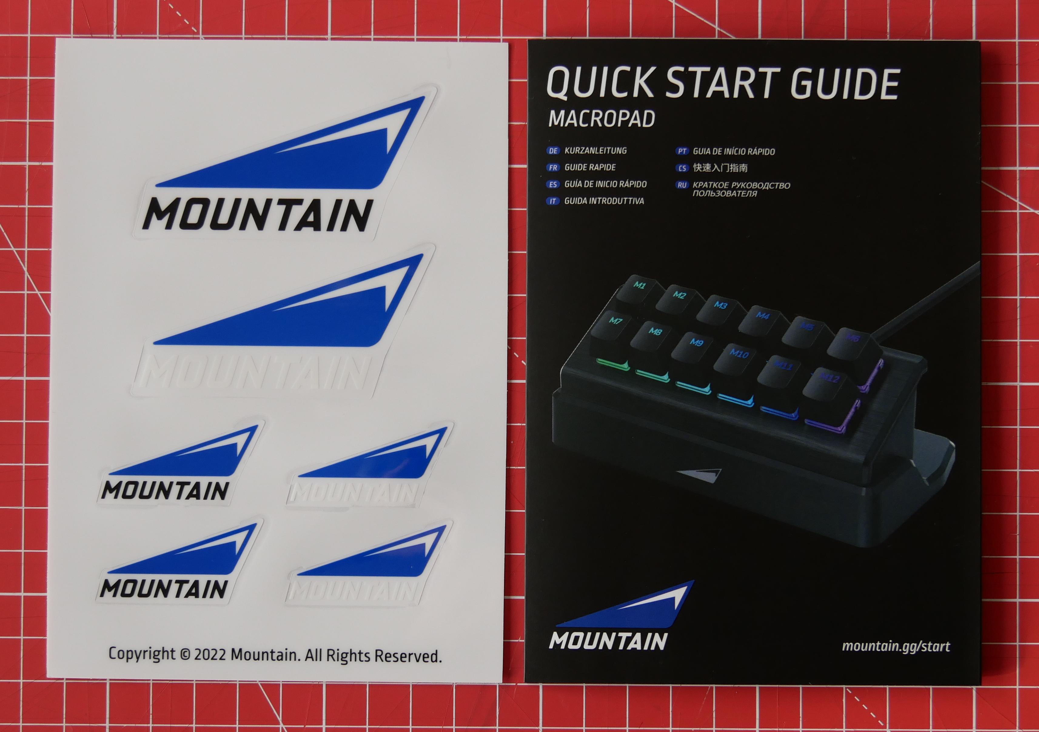 Guide rapide et autocollants venant avec le MacroPad et le DisplayPad de Mountain